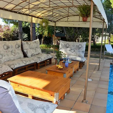 Sitges El Ranch: Beachside Oasis With Pool, Jacuzzi, And Garden Villa