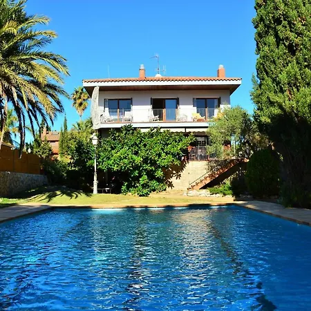 Sitges El Ranch: Beachside Oasis With Pool, Jacuzzi, And Garden * Calafell