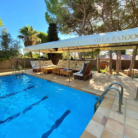Sitges El Ranch: Beachside Oasis With Pool, Jacuzzi, And Garden *