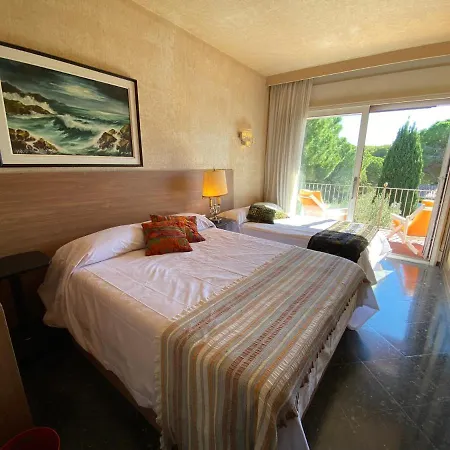 Sitges El Ranch: Beachside Oasis With Pool, Jacuzzi, And Garden Villa