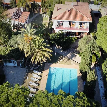 Villa Sitges El Ranch: Beachside Oasis With Pool, Jacuzzi, And Garden Calafell