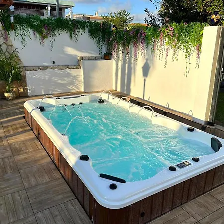 Sitges El Ranch: Beachside Oasis With Pool, Jacuzzi, And Garden